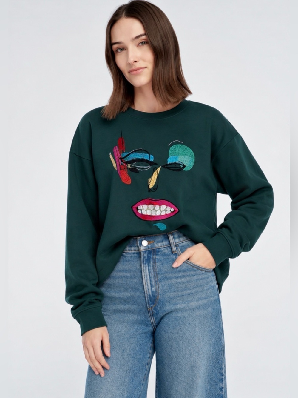 Womenās Dark Green Abstract Face Embroidered Graphic Crewneck Sweatshirt Size M
